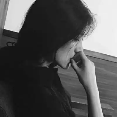 暗示一个人撑得很累的文案
