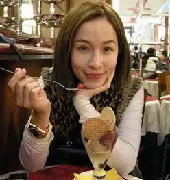 萧亚轩遭富豪刘德祖求婚萧亚轩海量素颜照片曝光

