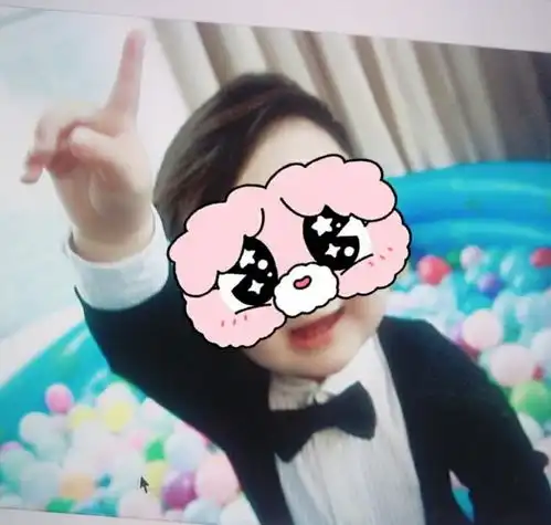 baby感恩节晒儿子萌照,小海绵扎着小辫子,大长腿抢镜
