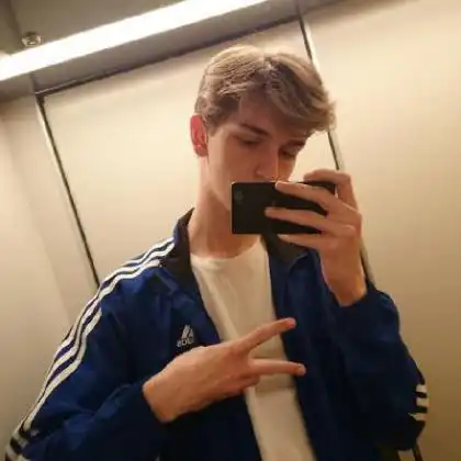 欧美个性男生头像,翻腾的心情无法平息的男人
