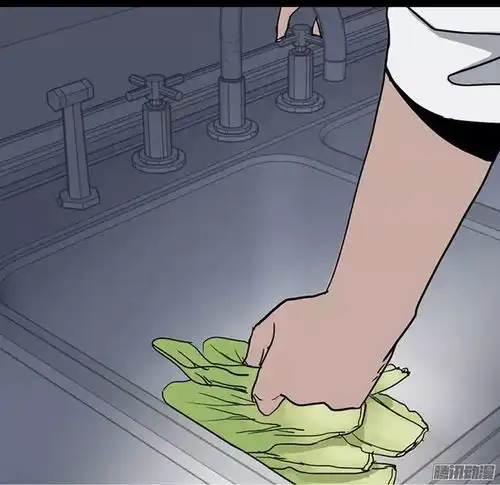 午夜怪谈漫画闹鬼,中年男子坚持住在闹鬼的房间
