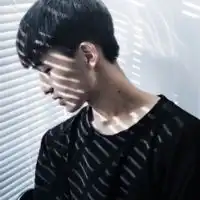 边走边爱反正人山人海男生唯美小清新头像
