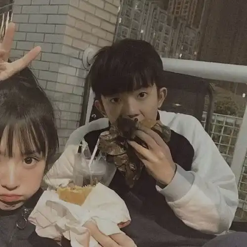情侣头像女生问你行吗今日头条
