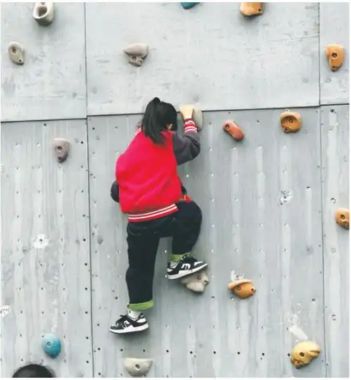 练武术学攀岩方埠小学特色体育课程展风采
