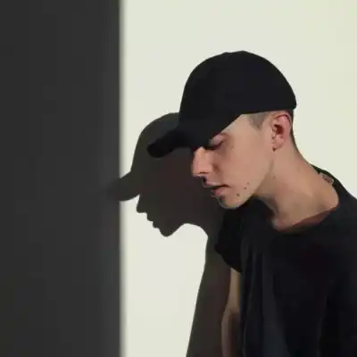 抖音最火男生头像伤感
