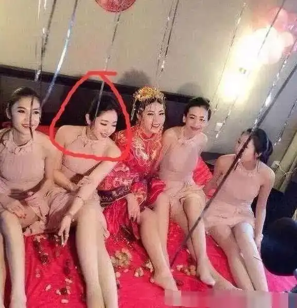 省钱媳妇,衣服烂成这样还继续穿
