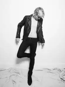 qq皮肤helloboy欧美
