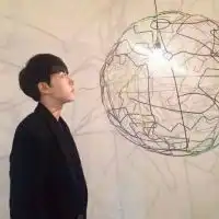 qq头像男生踮起脚尖就能靠近阳光
