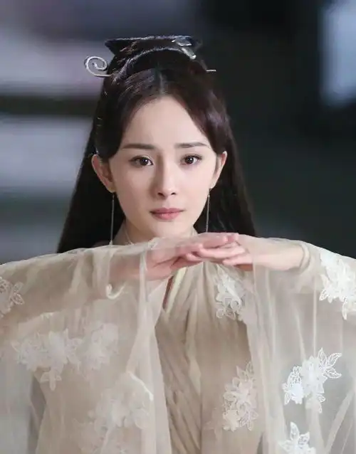 杨幂古装合集,是谁说她方脸不美的
