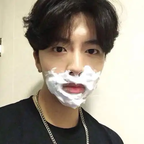 ai男头像白头发发歌