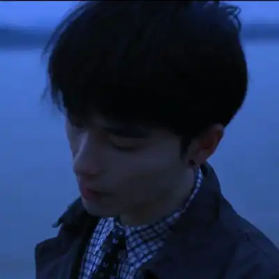 抖音最火男生头像伤感

