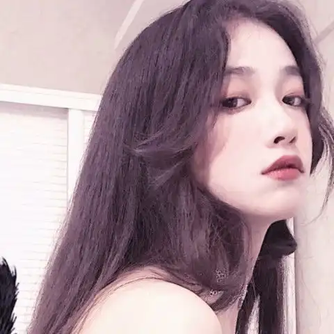 网易云热评女生头像明明就是在眼前,可是心却很遥远

