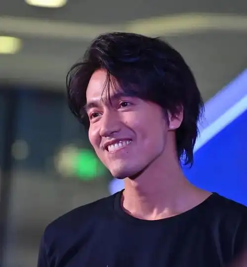 这7位年过四十的男明星,打破了变老即发胖的魔咒
