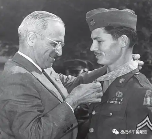 救一个,再救一个,一枪未开的战争英雄戴斯蒙德道斯丨人物
