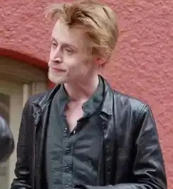 3岁成为全家摇钱树,红遍全球的假笑男孩,已经不会笑了......
