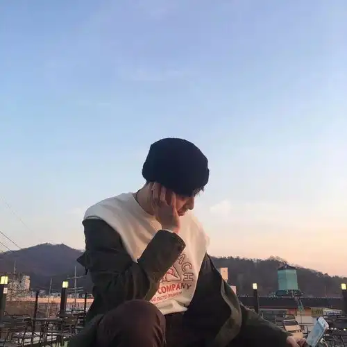 头像丨听话就算遇不到别人也别再喜欢他了
