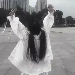 背影头像女生唯美漂亮愿做你的社会小恶魔
