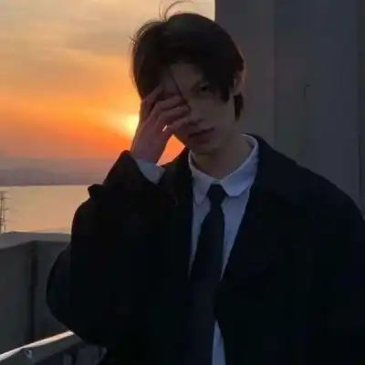 男生头像辞旧迎新旧疾当愈新年可期.
