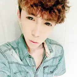 求图片上这个男人的名字,和第二张图片高清200200头像格式的图片

