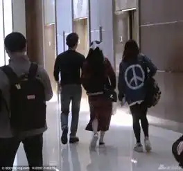 范冰冰李晨承认恋情甜蜜牵手有爱互动