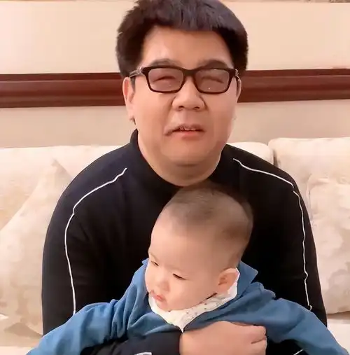 曾经火遍全国的盲人歌手杨光,耍大牌风波过后,终究走上另一条路
