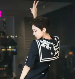 古力娜扎睡前晒美图短发清爽造型干练
