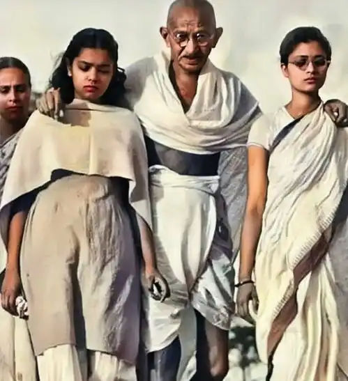 1900年,甘地尝试第一次禁欲失败后,在6年宣布第二次禁欲
