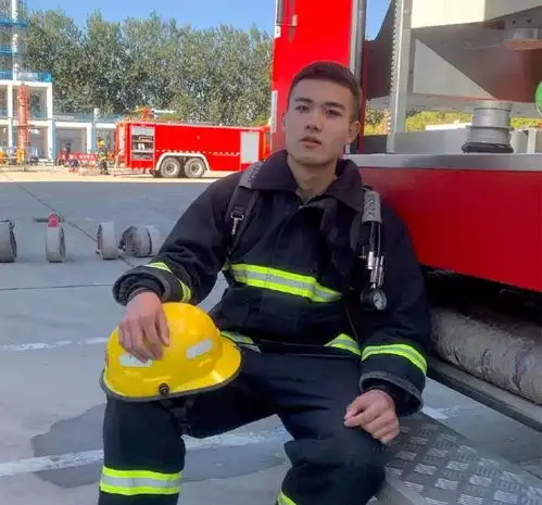 中国消防员小哥哥,这劲爆肌肉身材,也太馋人了
