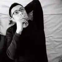 黑白情侣头像一左一右抽烟的
