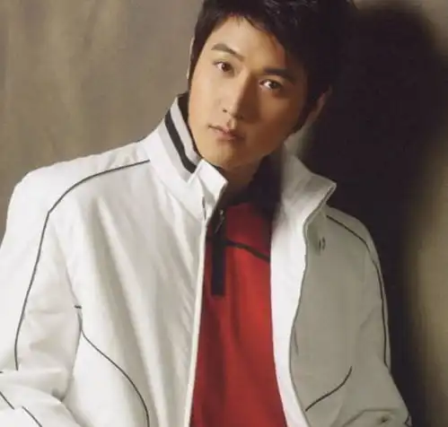 44岁陆毅近照曝光,身材发福严重走形,网友男神脖子呢
