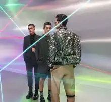 向佐郭碧婷情侣出游搭配的秘诀是
