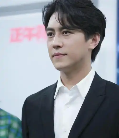 被央媒怒批,不识字没文化,这4位明星文盲至此,凭什么走红
