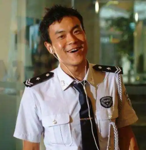 年轻时灰容土貌,老了却风格儒雅,这8位男星越老越有味
