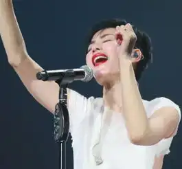 被问这一辈子最爱的男人是谁王菲3字回应,原来你是这样的天后
