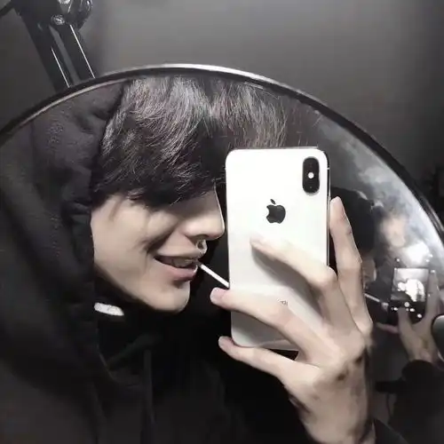 真人男头唯有你的光辉,能像漫过山岭的薄雾
