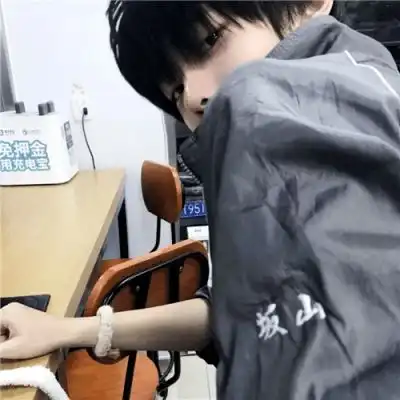 男生头像帅气冷漠qq头像适合男人的微信头像最帅的头像男生头像帅气头像
