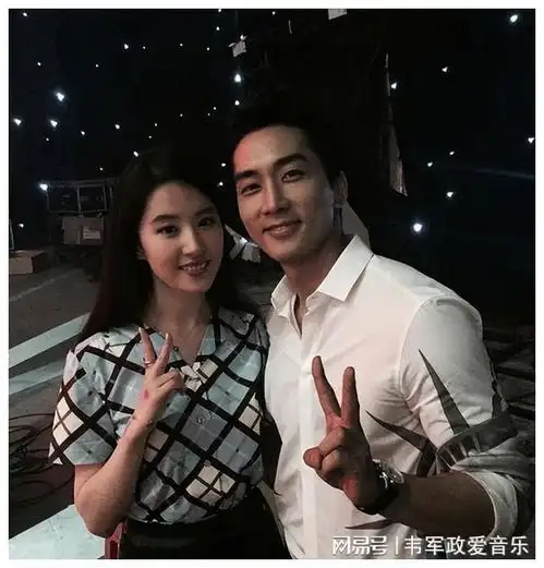 刘亦菲唯一公开过的男友韩国帅哥宋承宪,你们看看帅不帅

