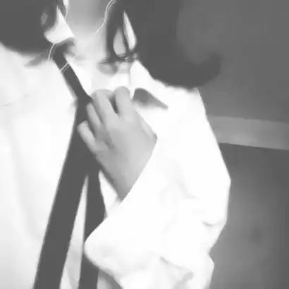 高清衬衫情侣头像一男一女图片男女都不露脸
