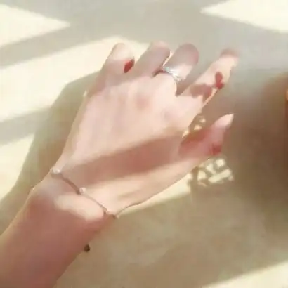 2023高清唯美纤纤玉手女生头像
