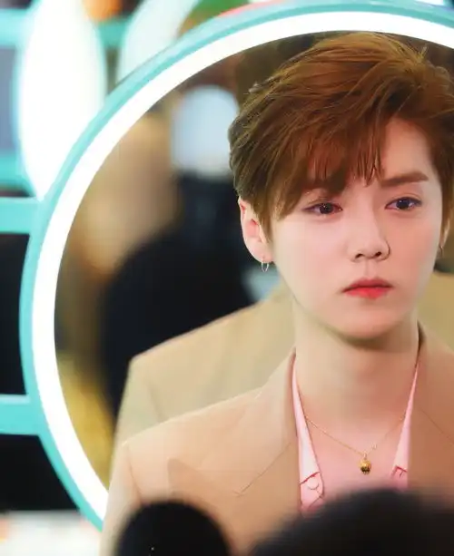 鹿晗这才是真正为男人发声,却被喷,他能红绝非偶然
