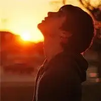 相依的qq情侣头像一男一女少年的心
