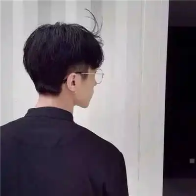 2018qq头像男生成熟帅气有魅力念旧的人活的总像个拾荒者
