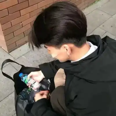 所谓迷茫,不过是清醒地看着自己沉男生头像我要个性网
