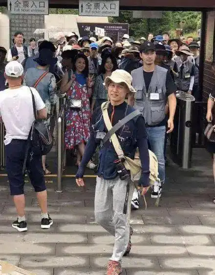 想请他出本男明星去油指南
