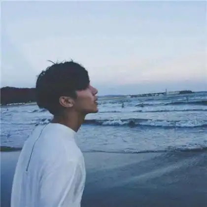 很难过孤独伤感男生头像,一切都好可我一点也不快乐
