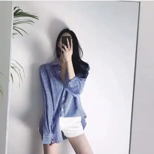 小麦肤色女生欧美风穿搭look
