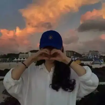 女生戴帽子超霸气头像作为一个时尚青年
