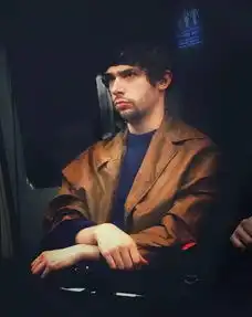 伦敦地铁乘客,被他拍成了文艺复兴的油画
