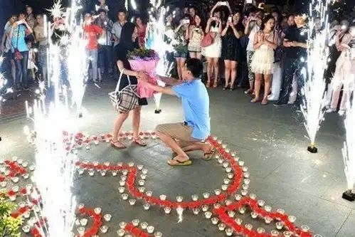 头次去女友家,女友父母热情招待,她家来位客人,我失望离开
