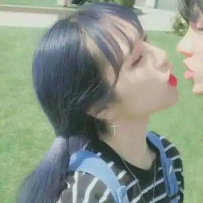 热恋期,男生若总碰你这3个部位,是早已把你当未来媳妇了
